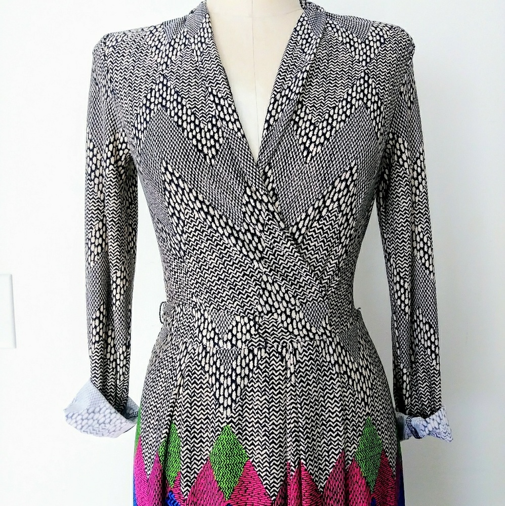 Colorful Print Maggy L Surplice Dress - Picture 6 of 6